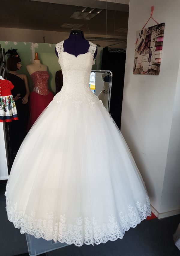 Second Hand Brautkleid | Grö. 38 | Prinzessin | Marke ...