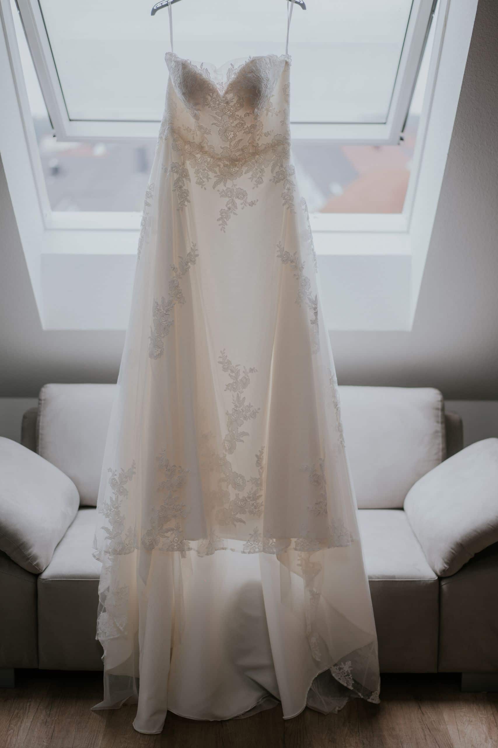 Second Hand Brautkleid AVINIA Eigenmarke A-Linie Gr. 42 Foto 4