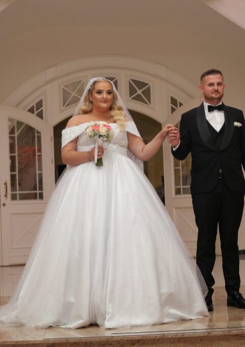 Second Hand Brautkleid Majlinda Gashi A-Linie Gr. 48 Foto 1