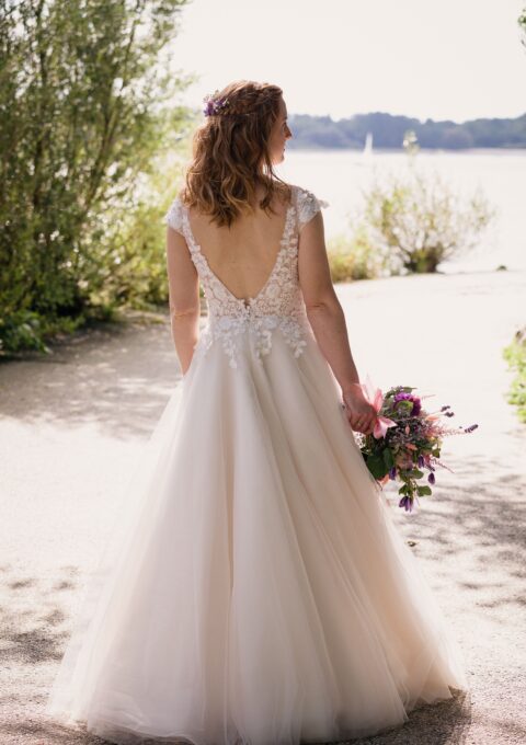 Second Hand Brautkleid Sanna Lindstrm Oberteil Emilia Rock Rasalie reinlaufende Spitze wie bei Sonja A-Linie Gr. 36 Foto 1