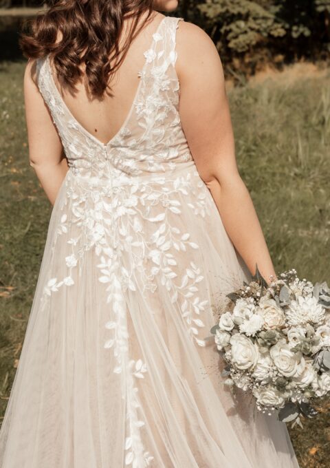 Second Hand Brautkleid Amy Love Zoya / V / Nude / Tüll A-Linie Gr. 42 Maßgeschneidert Foto 1