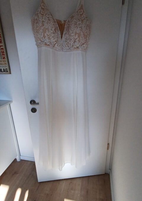 Second Hand Brautkleid Das Herstelleretikett ist vom Schneider entfernt worden Boho Gr. 48 Foto 1