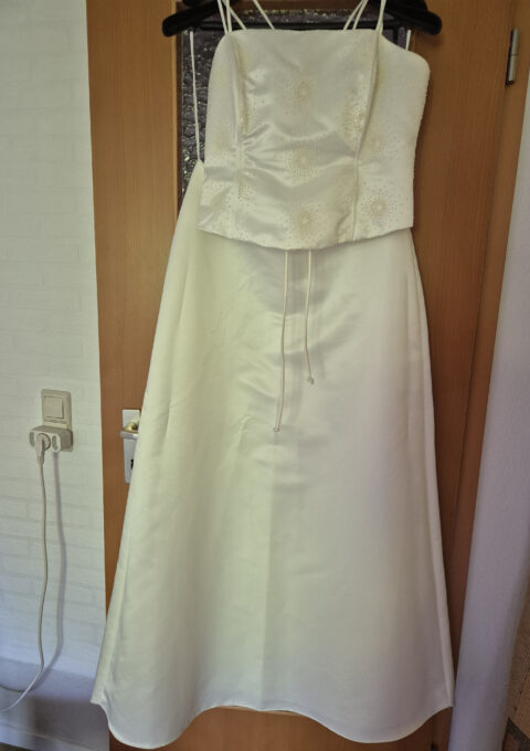 Second Hand Brautkleid Garducci Standesamt Gr. 40 Maßgeschneidert Foto 1