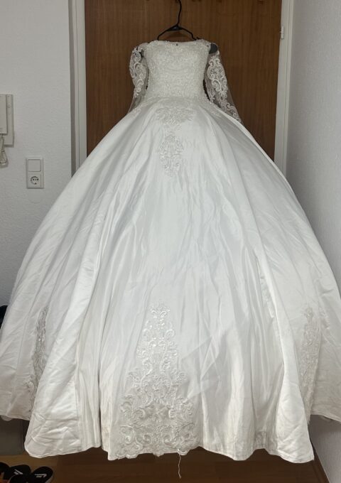 Second Hand Brautkleid Ma Belle Prinzessin Gr. 42 Maßgeschneidert Foto 1