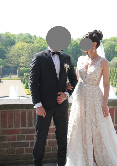 Second Hand Brautkleid Das Kleid wurde von einer italienischen Schneiderin selbst designed und geschneidert, es gibt nur 3-5 Stück überhaupt! Wunderschönes Brautkleid. A-Linie Gr. 40 Maßgeschneidert Foto 1