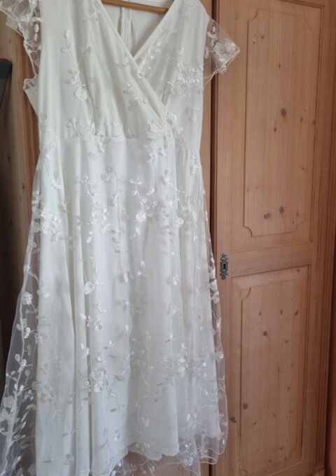 Second Hand Brautkleid Verlobungskleid Gr. 44 Neu & ungetragen Foto 1