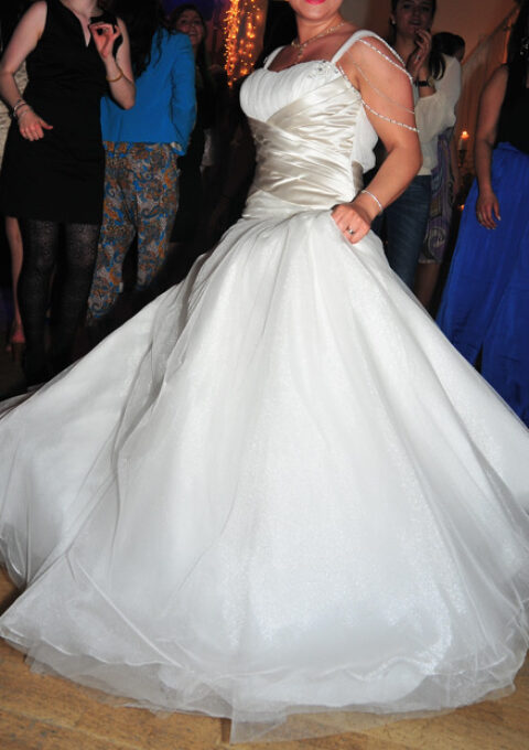 Second Hand Brautkleid Très Chic Prinzessin Gr. 40 Foto 1