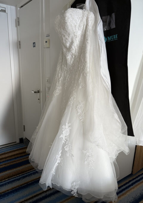 Second Hand Brautkleid Sincerity 44127 A-Linie Gr. 44 Foto 1