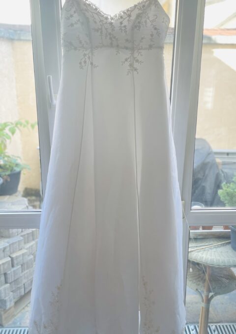 Second Hand Brautkleid Casablanca Bridal R1594 A-Linie Gr. 44 Foto 1