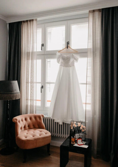Second Hand Brautkleid Bella Minimalistisch A-Linie Gr. 36 Foto 1
