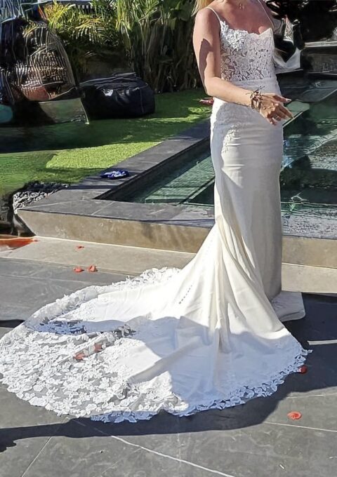 Second Hand Brautkleid Lillian West Scoop neck Crepe Fit and Flair bridal Dress with illusional Bodice (Style 66180) Fit and Flare Gr. 36 Foto 1