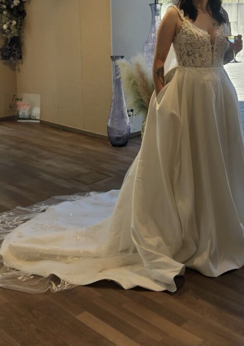 Second Hand Brautkleid Bridonista C-24-16 A-Linie Gr. 42 Neu & ungetragen Foto 1