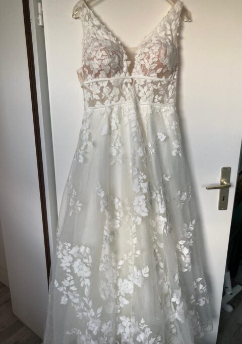 Second Hand Brautkleid Essense of Australia D3783 A-Linie Gr. 42 Mageschneidert Foto 1