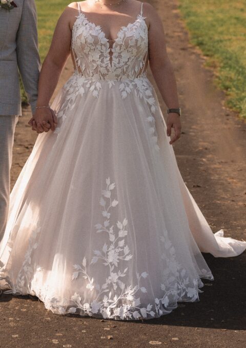 Second Hand Brautkleid s und wolkig SW24200Q1VM Prinzessin Gr. 42 Mageschneidert Foto 1