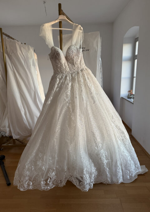 Second Hand Brautkleid Nicole Milano Corbusier Prinzessin Gr. 42 Foto 1