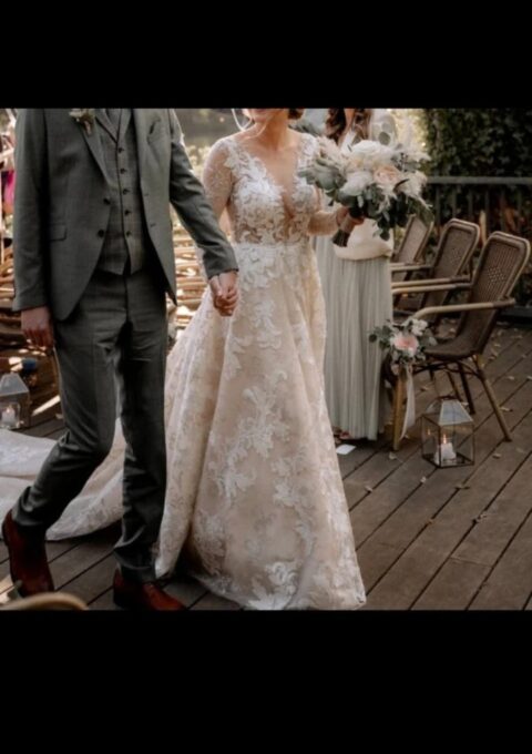 Second Hand Brautkleid Milla Nova Absoluter auergewhnlicher Prinzessinnentraum A-Linie Gr. 40 Mageschneidert Foto 1