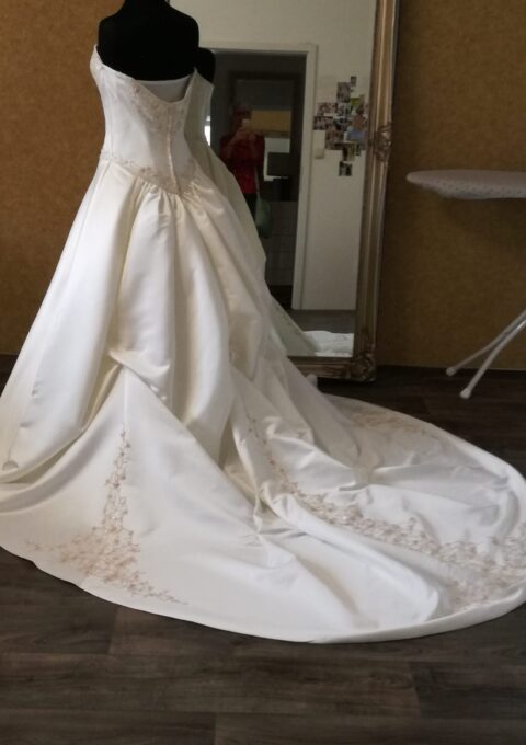 Second Hand Brautkleid Madeleine A-Linie Gr. 42 Foto 1