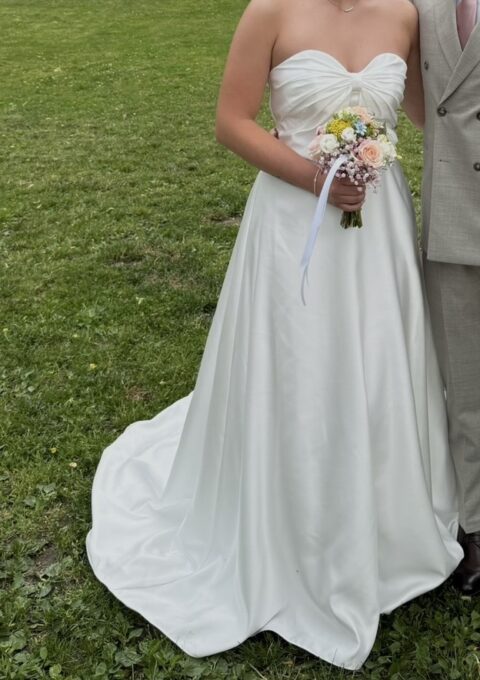 Second Hand Brautkleid Lilly Pure White by Lilly A-Linie Gr. 38 Foto 1