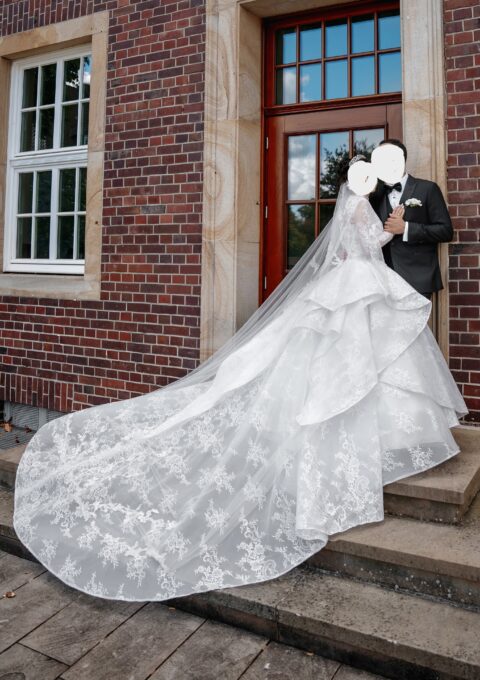 Second Hand Brautkleid nach einem Design von Monique Lhuillier angefertigt Prinzessin Gr. 38 Mageschneidert Foto 1