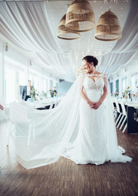 Second Hand Brautkleid Designer Aaliyah Quinn über Wed2Be gekauft Remi Meerjungfrau Gr. 40 Foto 1